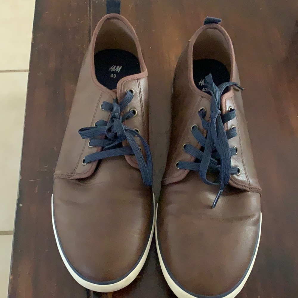 Brown casual shoes